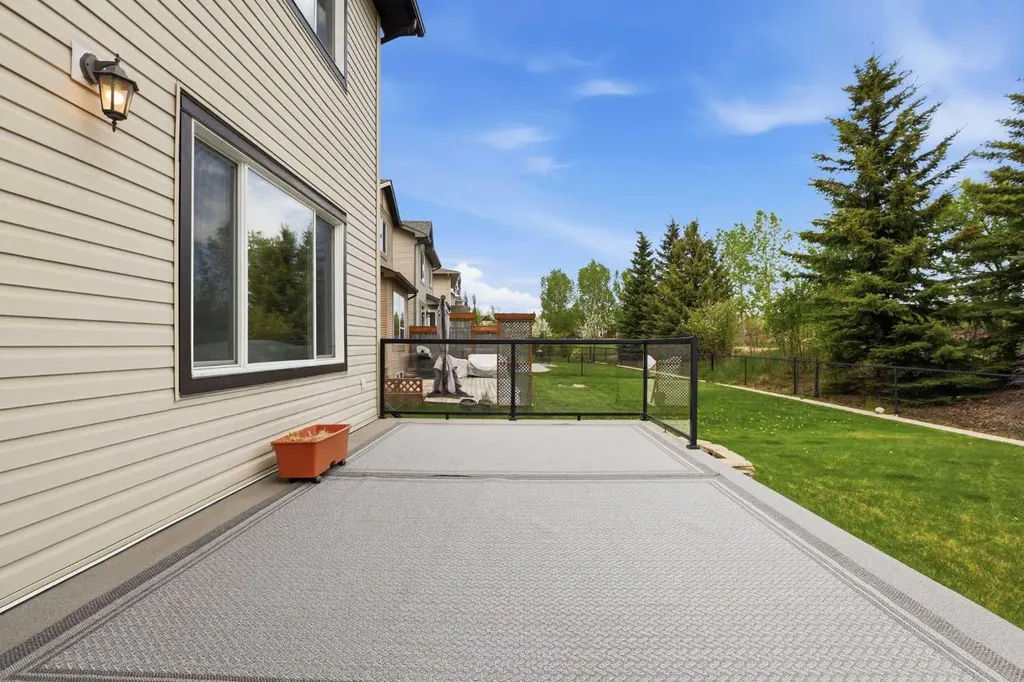 18 Drake Landing Crescent Okotoks AB T1S 0C1