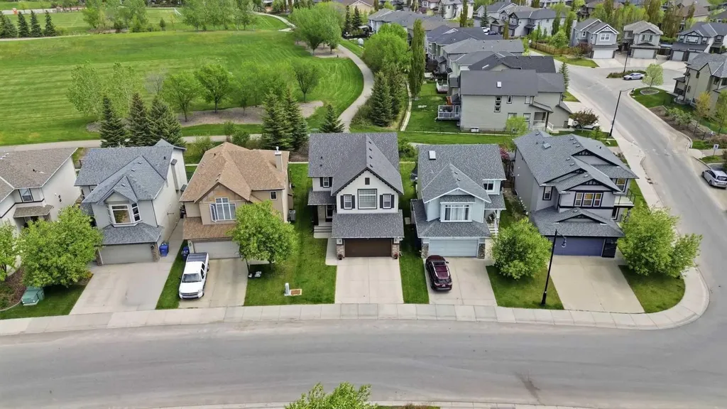 18 Drake Landing Crescent Okotoks AB T1S 0C1