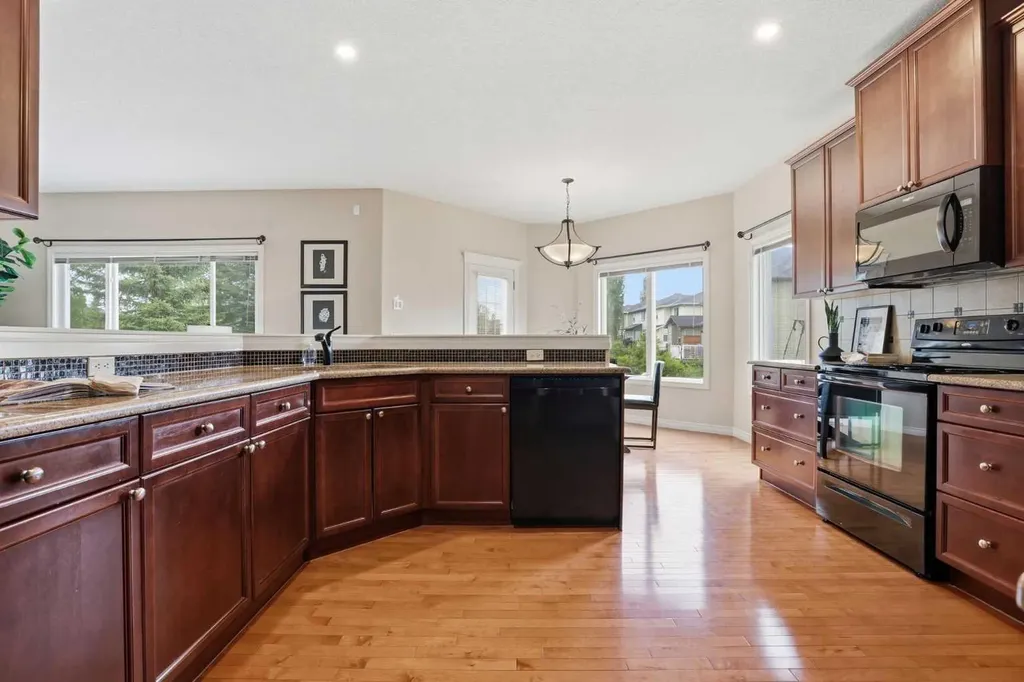 18 Drake Landing Crescent Okotoks AB T1S 0C1