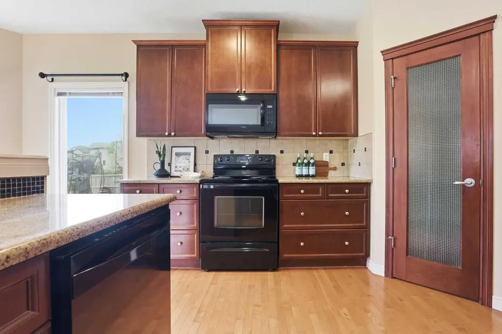 18 Drake Landing Crescent Okotoks AB T1S 0C1