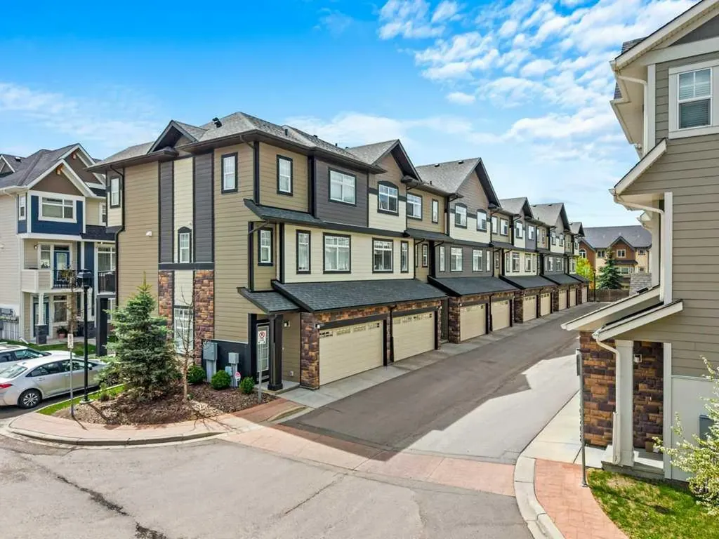 205 Wentworth Row SW Calgary AB T3H 1Y1