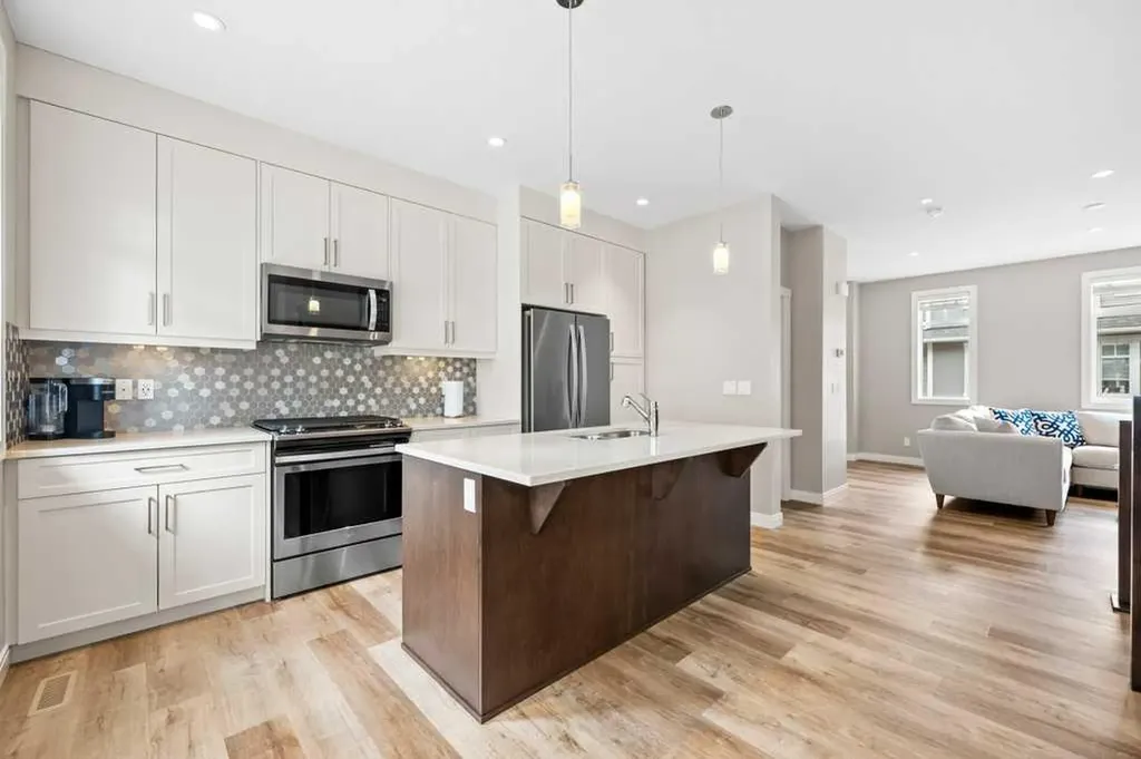205 Wentworth Row SW Calgary AB T3H 1Y1