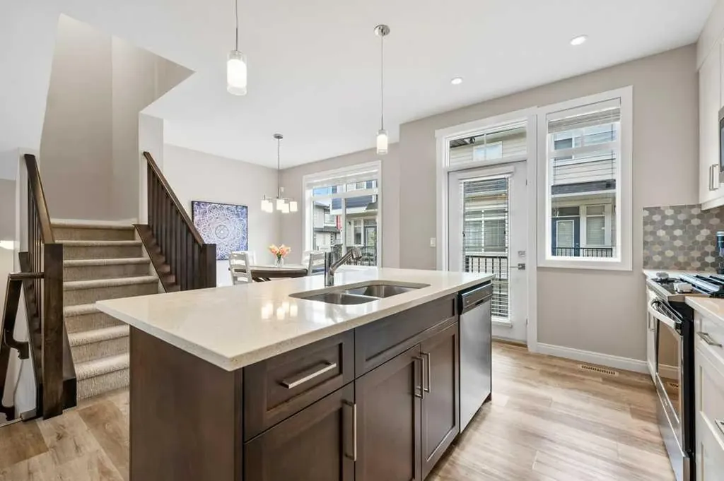 205 Wentworth Row SW Calgary AB T3H 1Y1