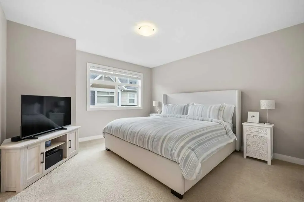 205 Wentworth Row SW Calgary AB T3H 1Y1