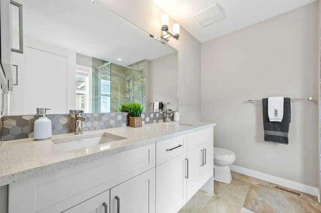 205 Wentworth Row SW Calgary AB T3H 1Y1