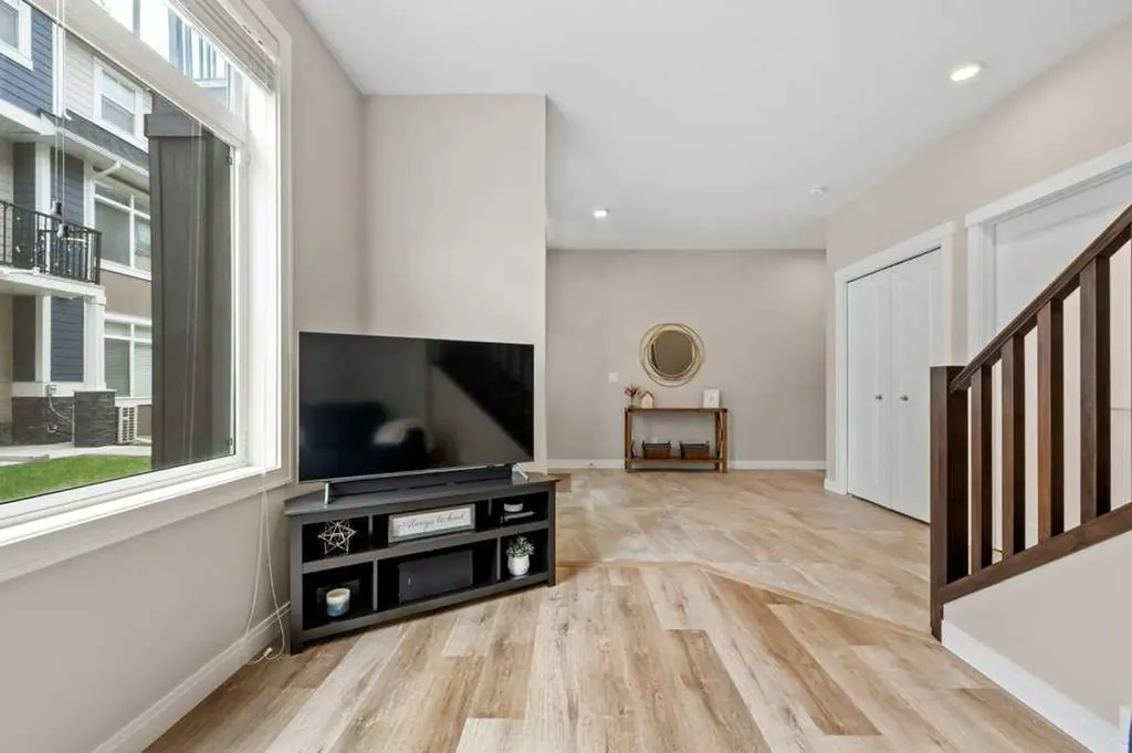 205 Wentworth Row SW Calgary AB T3H 1Y1