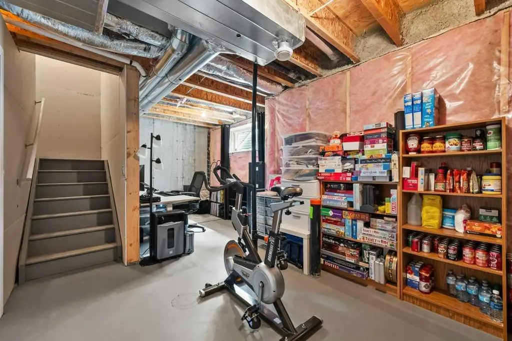205 Wentworth Row SW Calgary AB T3H 1Y1