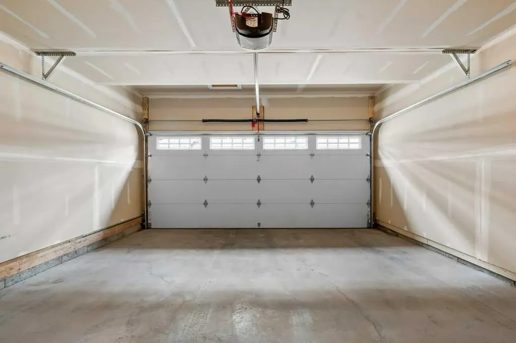 205 Wentworth Row SW Calgary AB T3H 1Y1