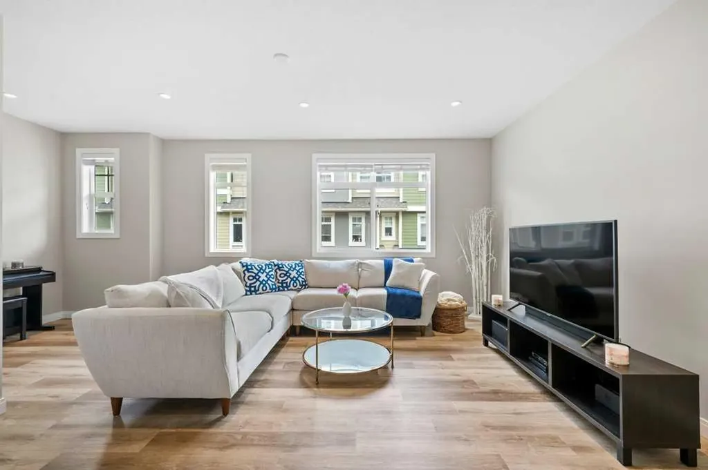 205 Wentworth Row SW Calgary AB T3H 1Y1