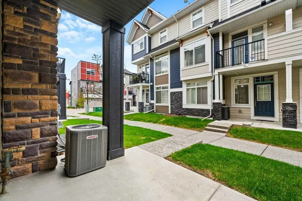 205 Wentworth Row SW Calgary AB T3H 1Y1