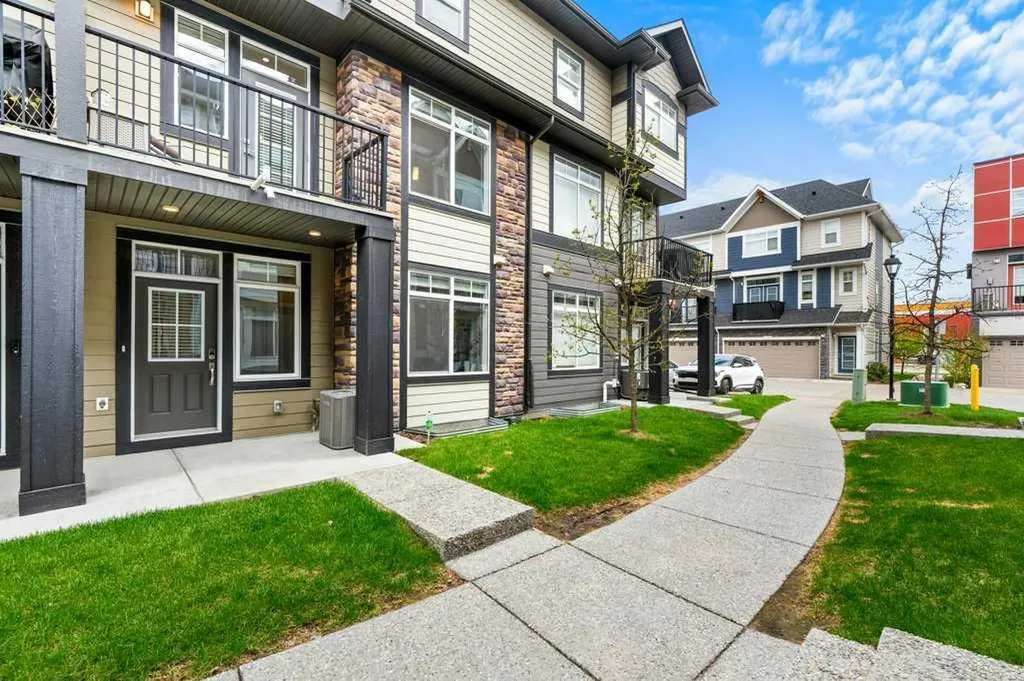 205 Wentworth Row SW Calgary AB T3H 1Y1