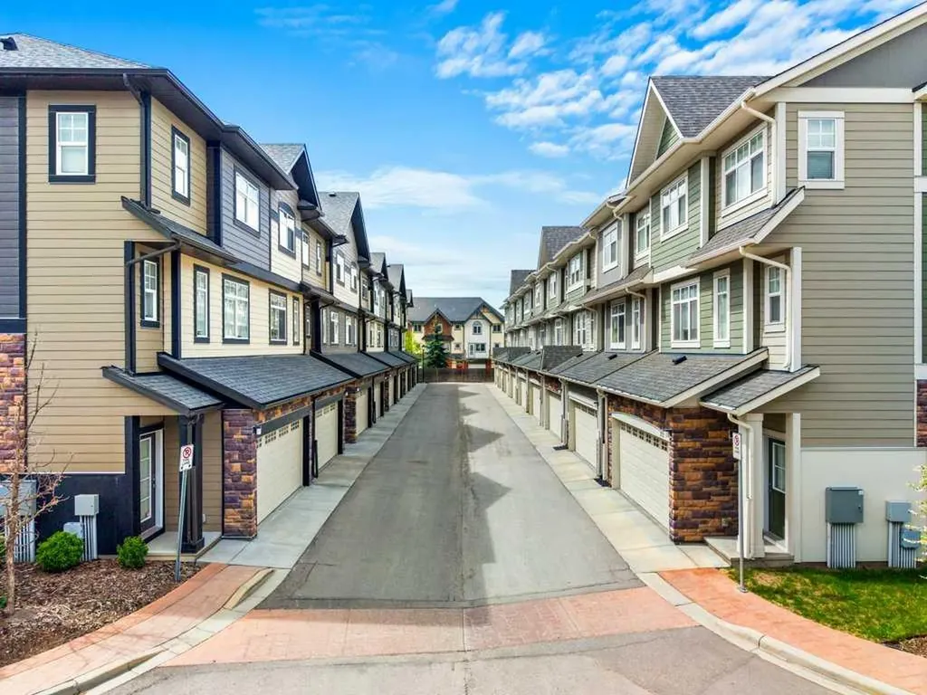205 Wentworth Row SW Calgary AB T3H 1Y1