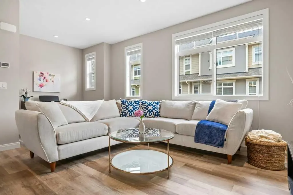 205 Wentworth Row SW Calgary AB T3H 1Y1