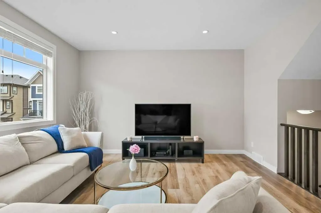 205 Wentworth Row SW Calgary AB T3H 1Y1