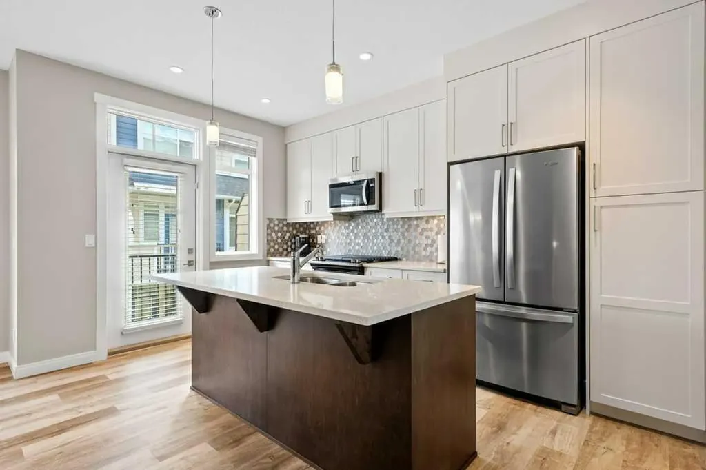 205 Wentworth Row SW Calgary AB T3H 1Y1