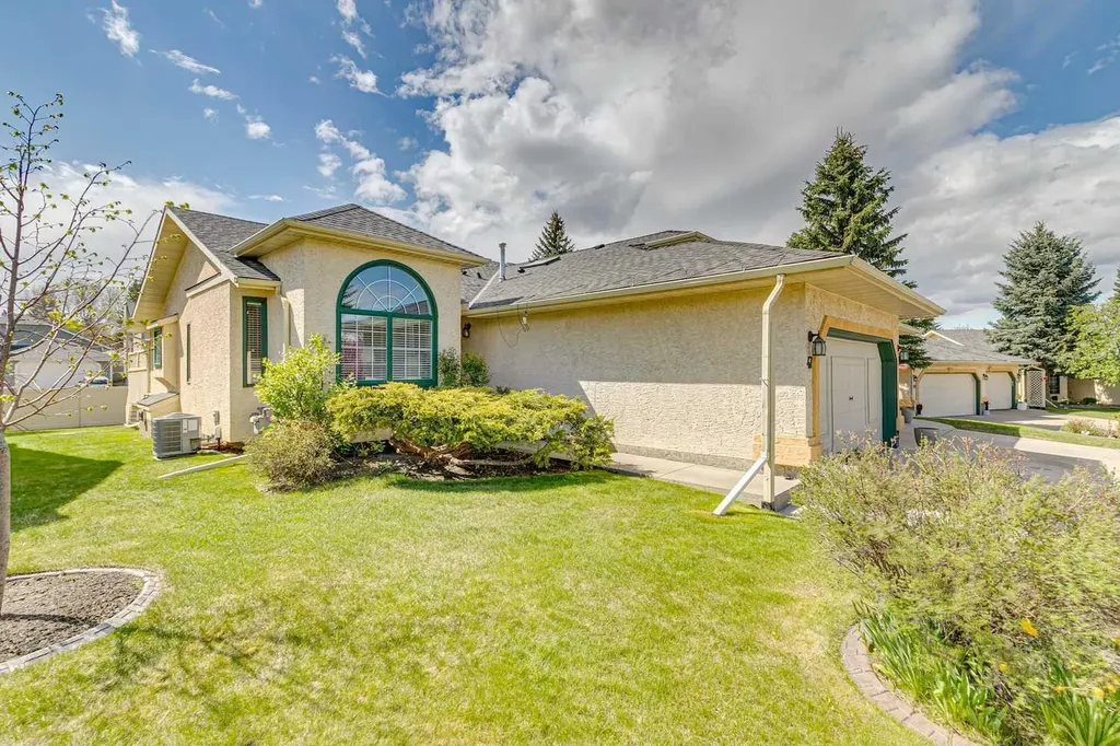 47 Sunlake Close SE Calgary AB T2X3H2