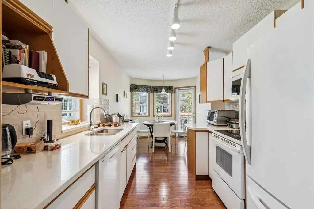 47 Sunlake Close SE Calgary AB T2X3H2