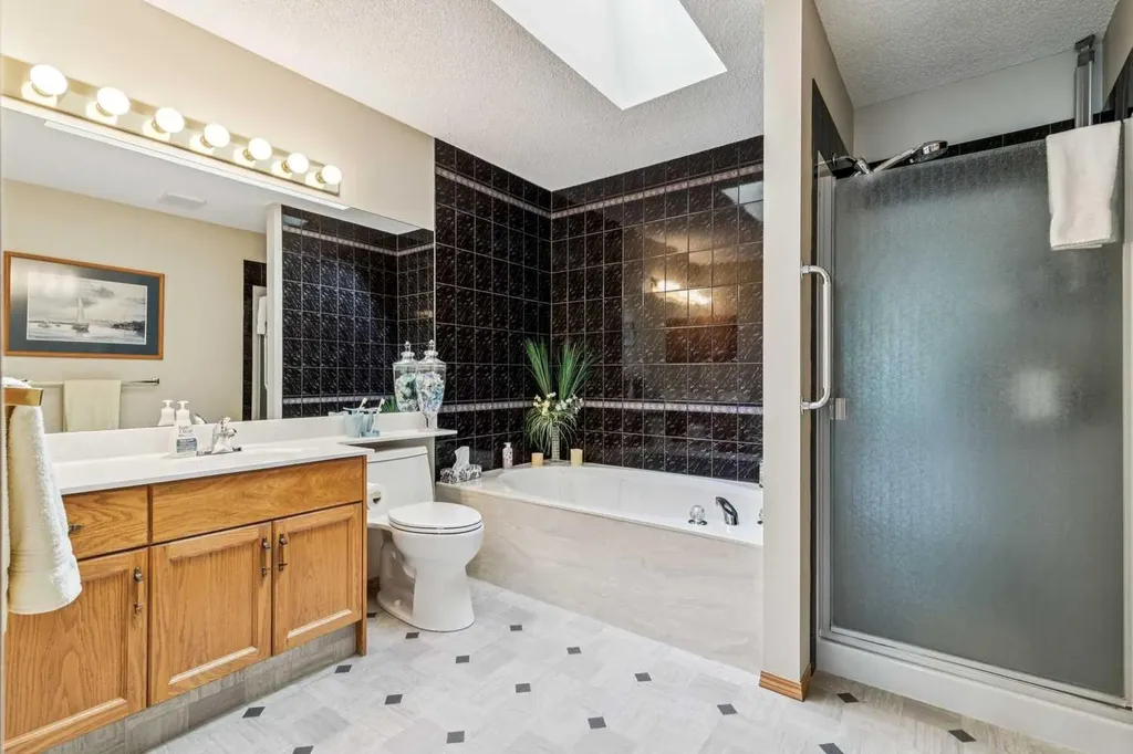 47 Sunlake Close SE Calgary AB T2X3H2