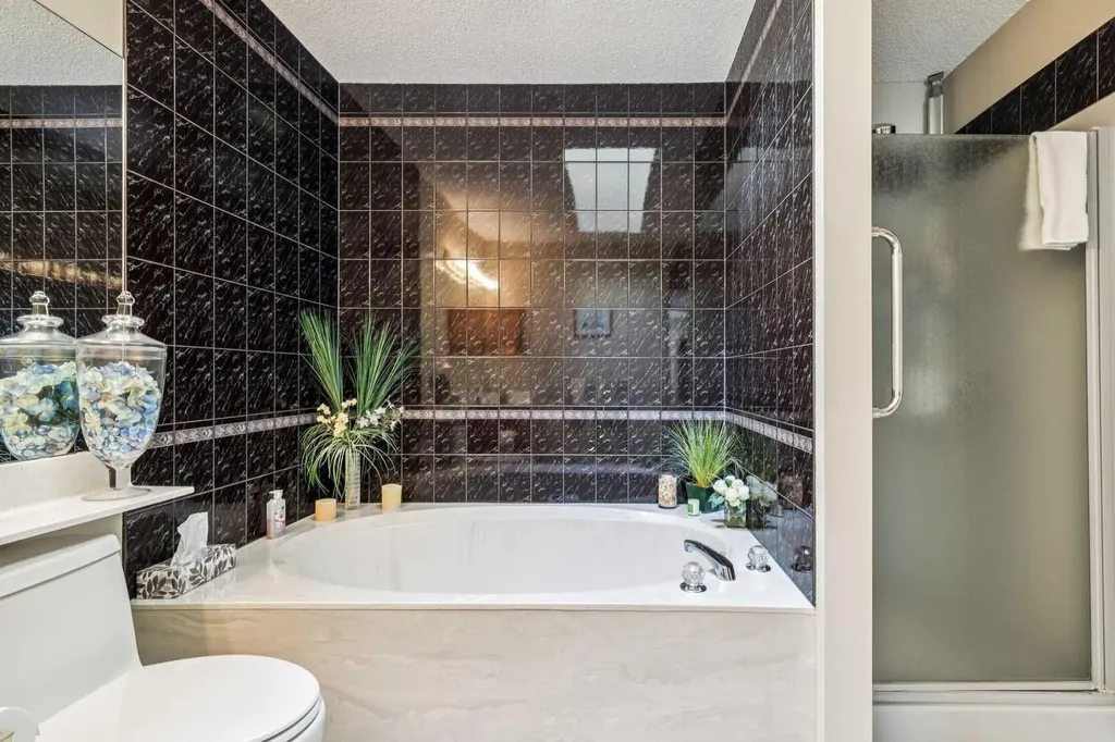 47 Sunlake Close SE Calgary AB T2X3H2