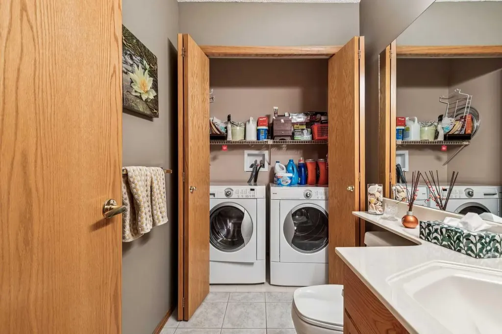 47 Sunlake Close SE Calgary AB T2X3H2