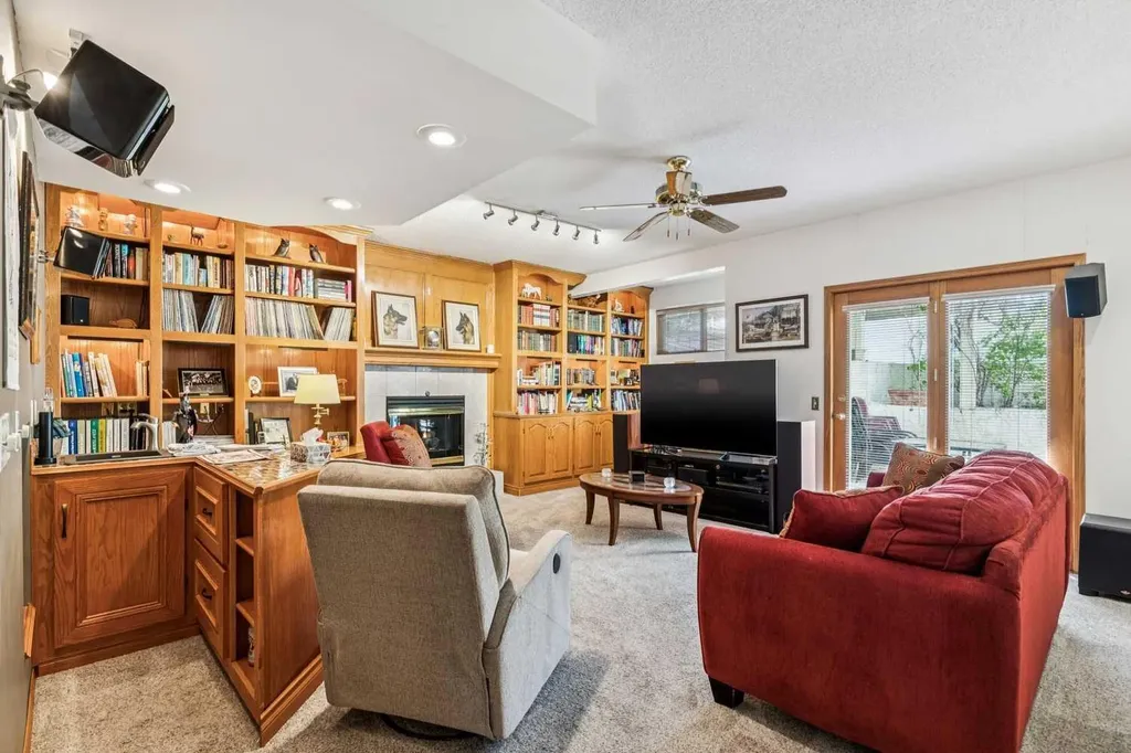 47 Sunlake Close SE Calgary AB T2X3H2