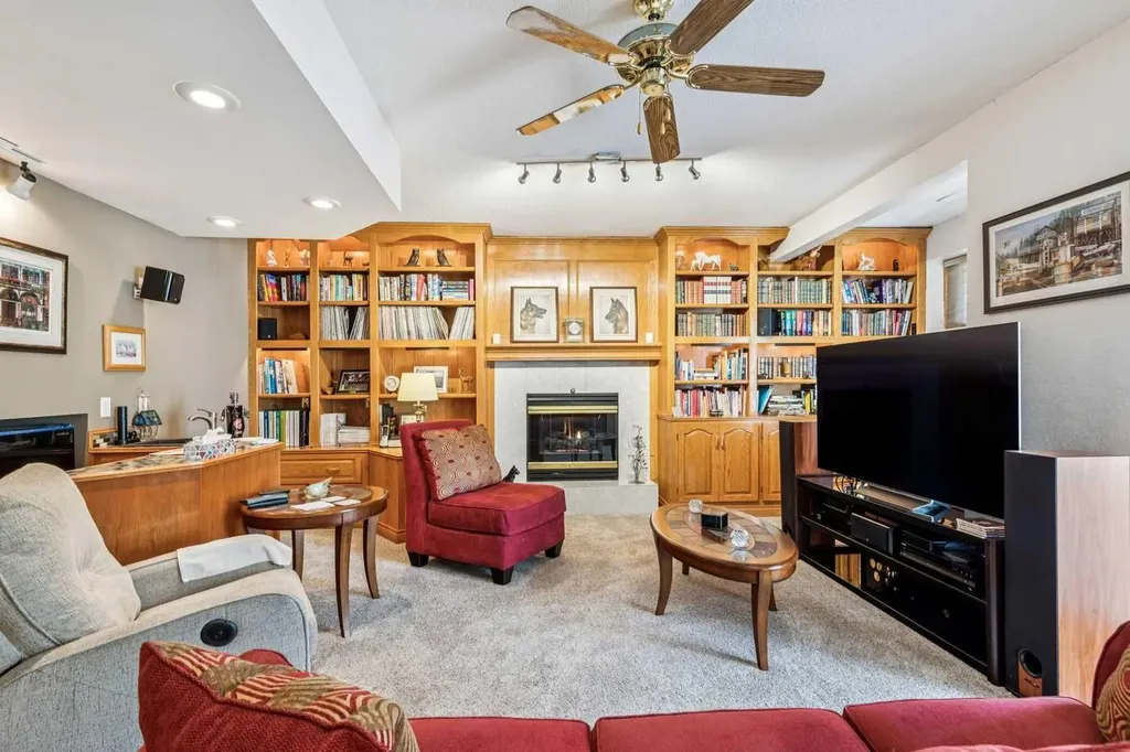 47 Sunlake Close SE Calgary AB T2X3H2