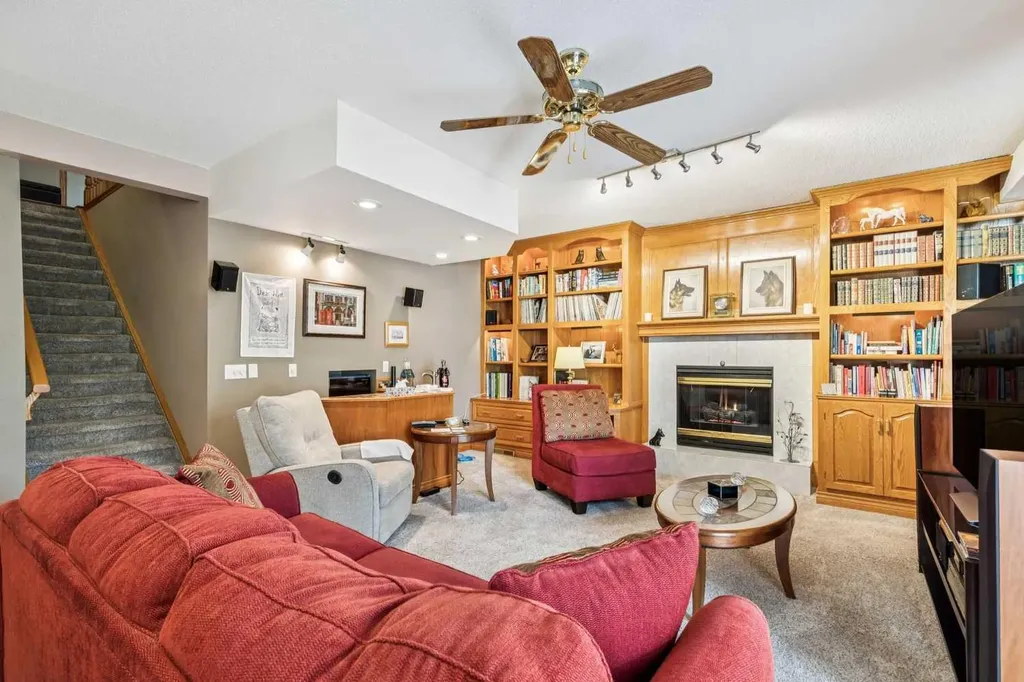 47 Sunlake Close SE Calgary AB T2X3H2