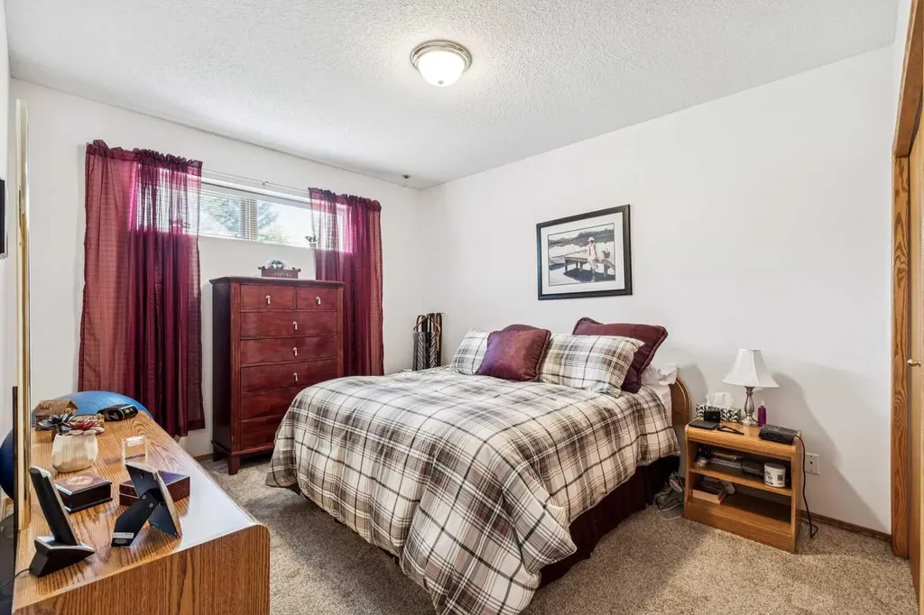 47 Sunlake Close SE Calgary AB T2X3H2