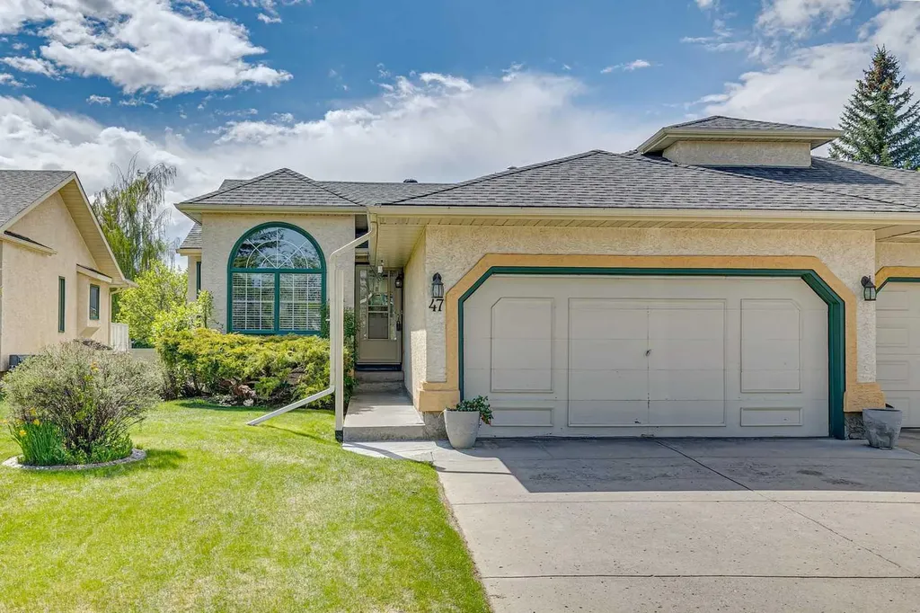 47 Sunlake Close SE Calgary AB T2X3H2