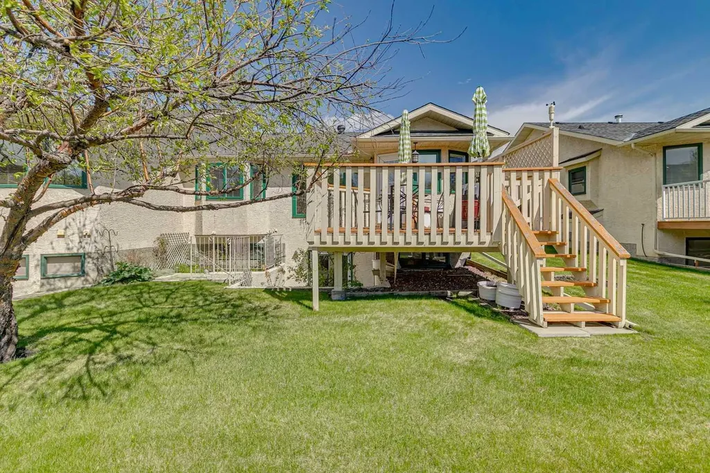 47 Sunlake Close SE Calgary AB T2X3H2
