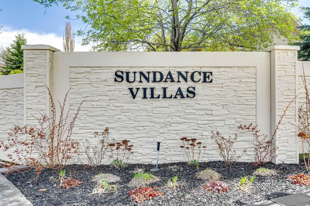 47 Sunlake Close SE Calgary AB T2X3H2