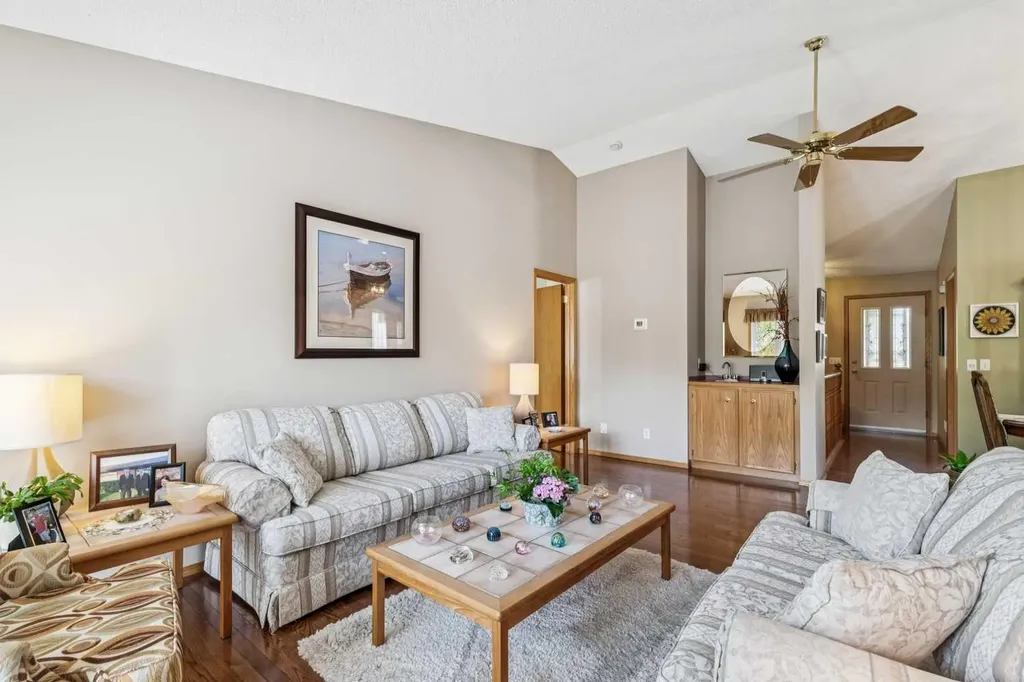 47 Sunlake Close SE Calgary AB T2X3H2