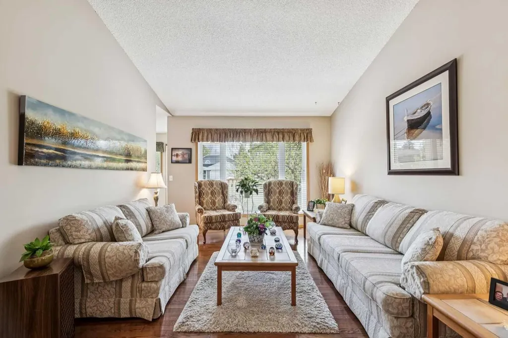 47 Sunlake Close SE Calgary AB T2X3H2