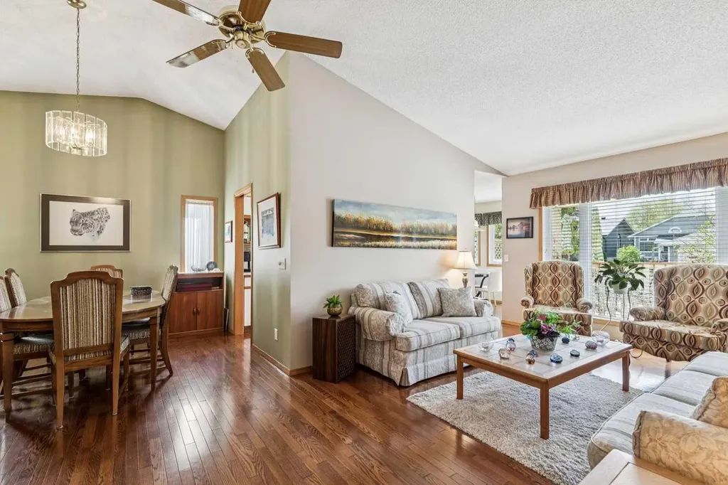 47 Sunlake Close SE Calgary AB T2X3H2