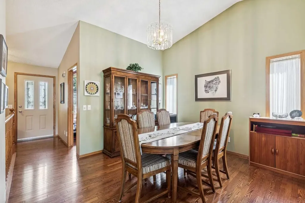 47 Sunlake Close SE Calgary AB T2X3H2