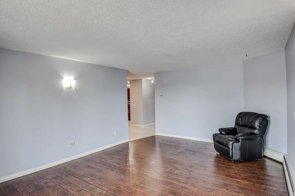 1900 25a Street SW Calgary AB T3E 1Y5