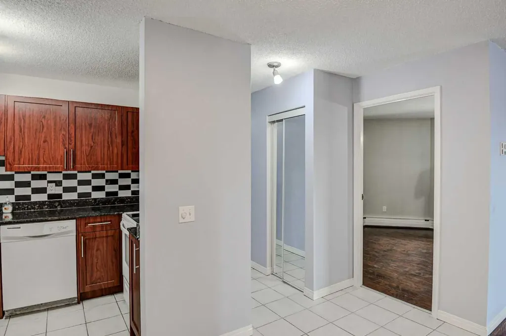 1900 25a Street SW Calgary AB T3E 1Y5