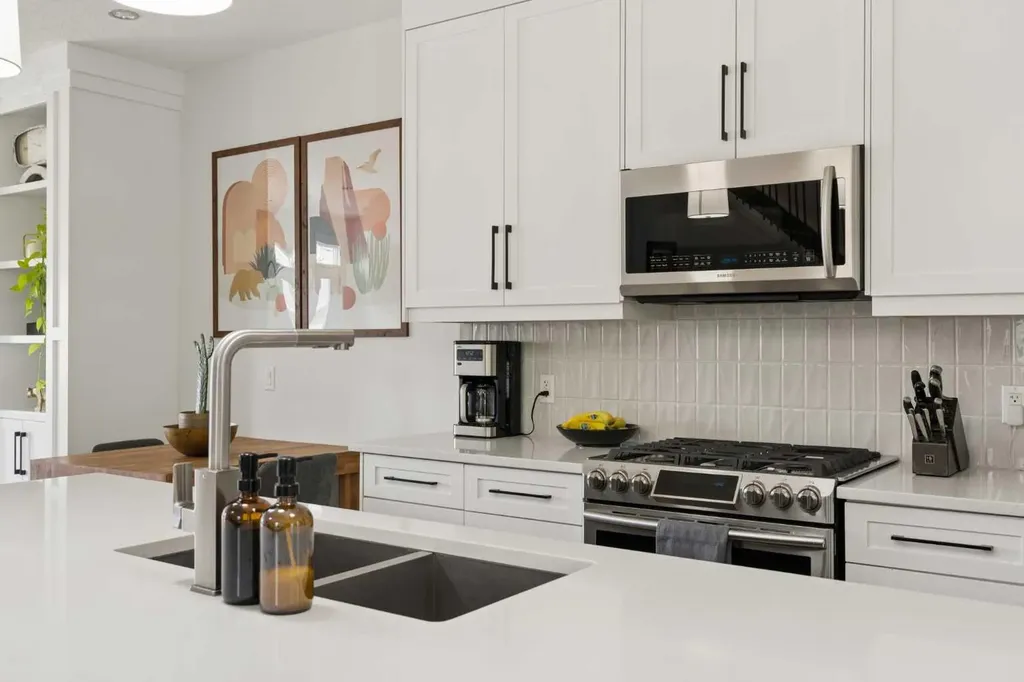 3818 2 Street NW Calgary AB T2K 0Y4