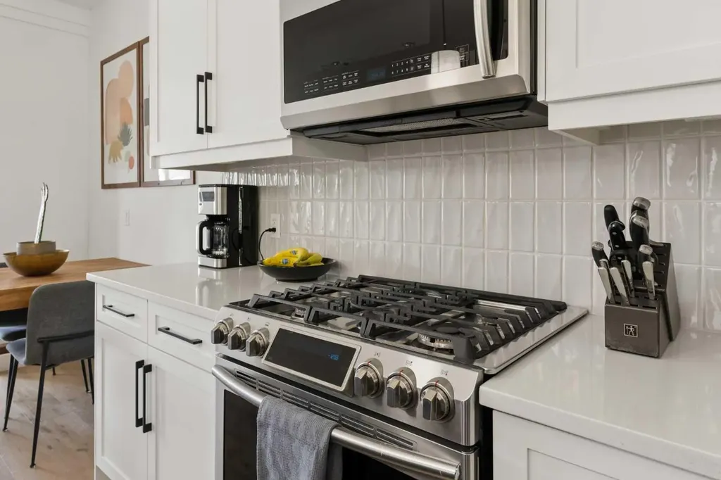 3818 2 Street NW Calgary AB T2K 0Y4