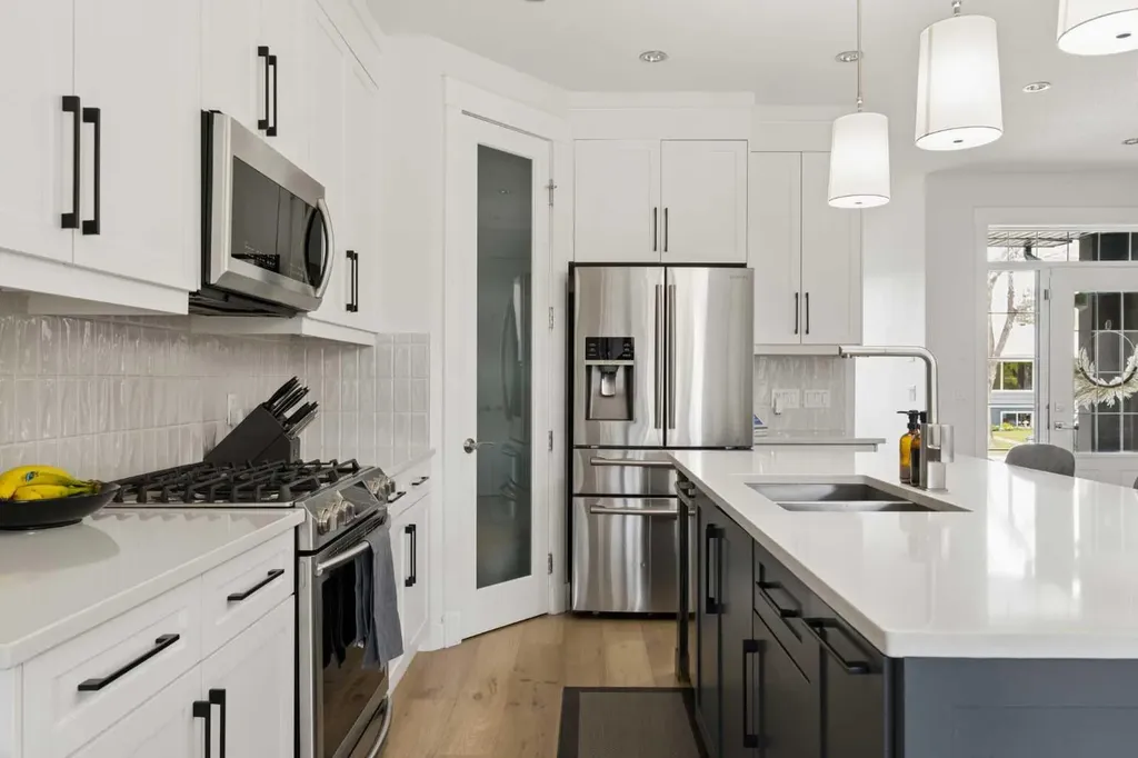 3818 2 Street NW Calgary AB T2K 0Y4