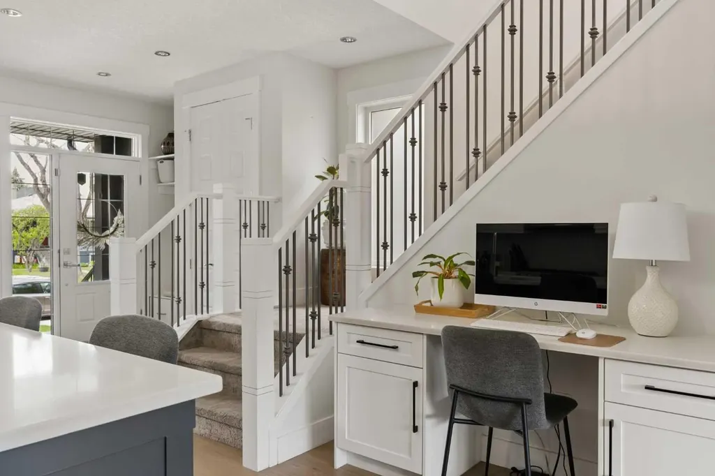 3818 2 Street NW Calgary AB T2K 0Y4