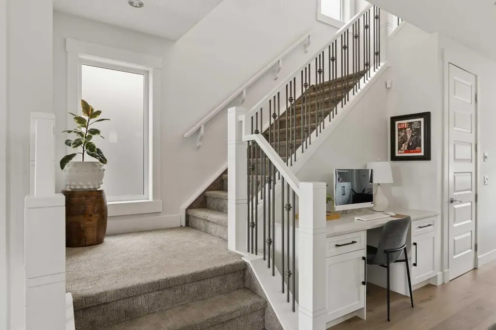 3818 2 Street NW Calgary AB T2K 0Y4