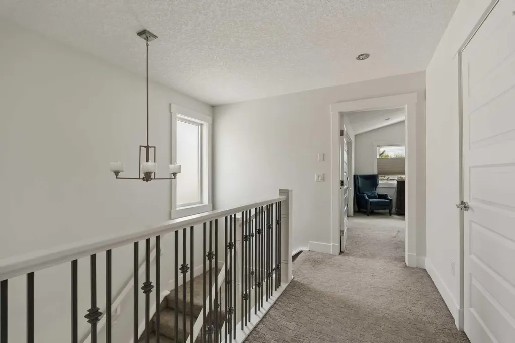 3818 2 Street NW Calgary AB T2K 0Y4
