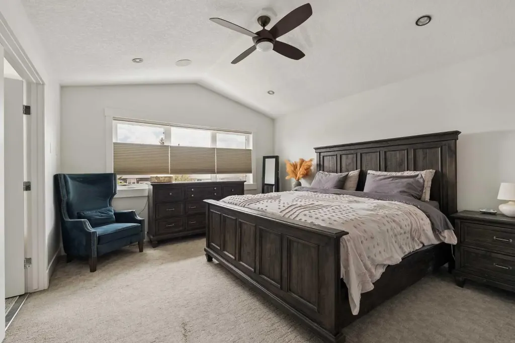 3818 2 Street NW Calgary AB T2K 0Y4