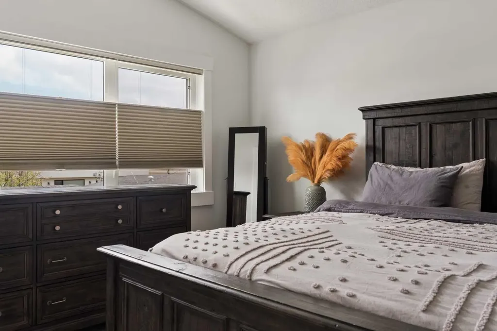3818 2 Street NW Calgary AB T2K 0Y4