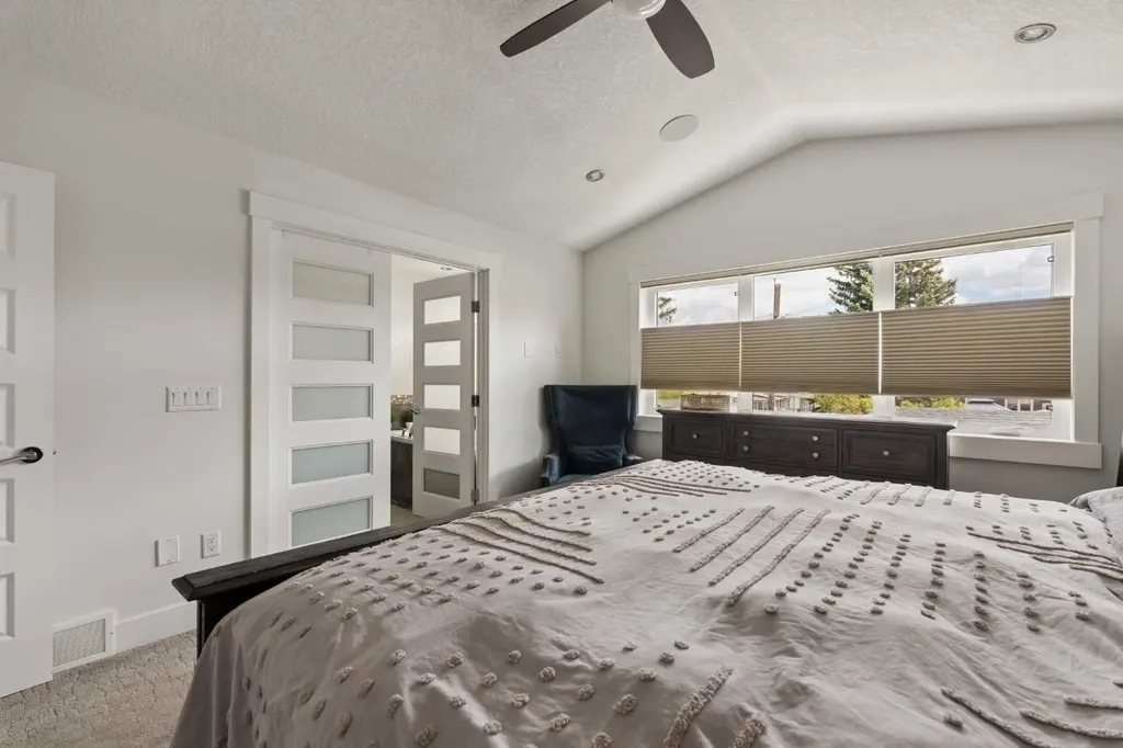 3818 2 Street NW Calgary AB T2K 0Y4