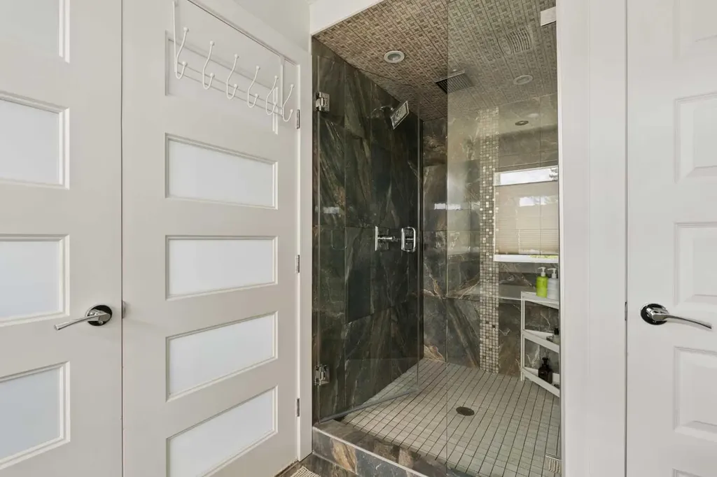 3818 2 Street NW Calgary AB T2K 0Y4