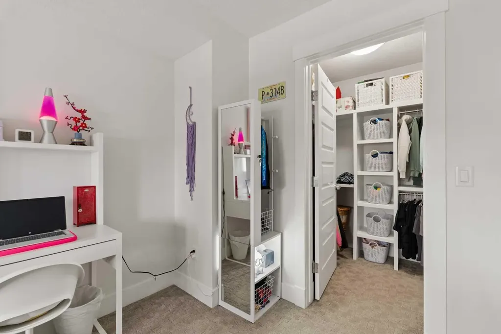 3818 2 Street NW Calgary AB T2K 0Y4