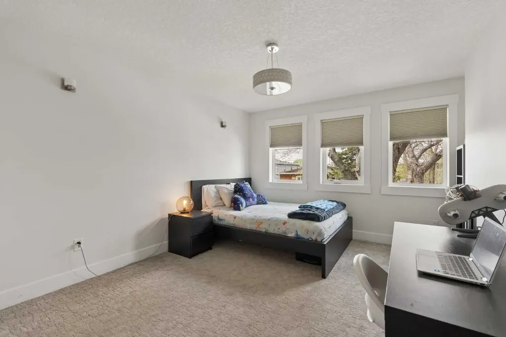 3818 2 Street NW Calgary AB T2K 0Y4