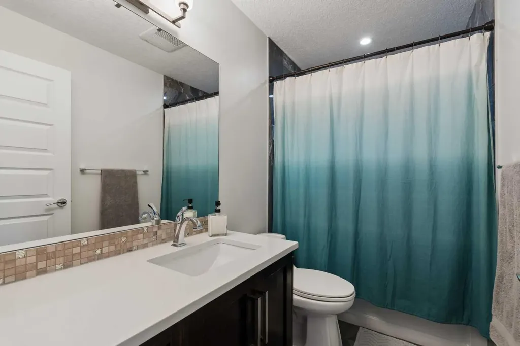 3818 2 Street NW Calgary AB T2K 0Y4